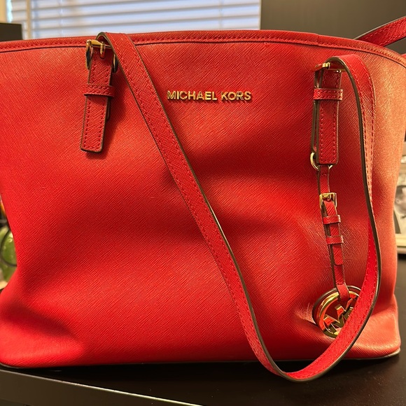 Women's Red 'jet Set Travel' Saffiano Leather Top Zip Tote 👜 ❤️ - Picture 4 of 15